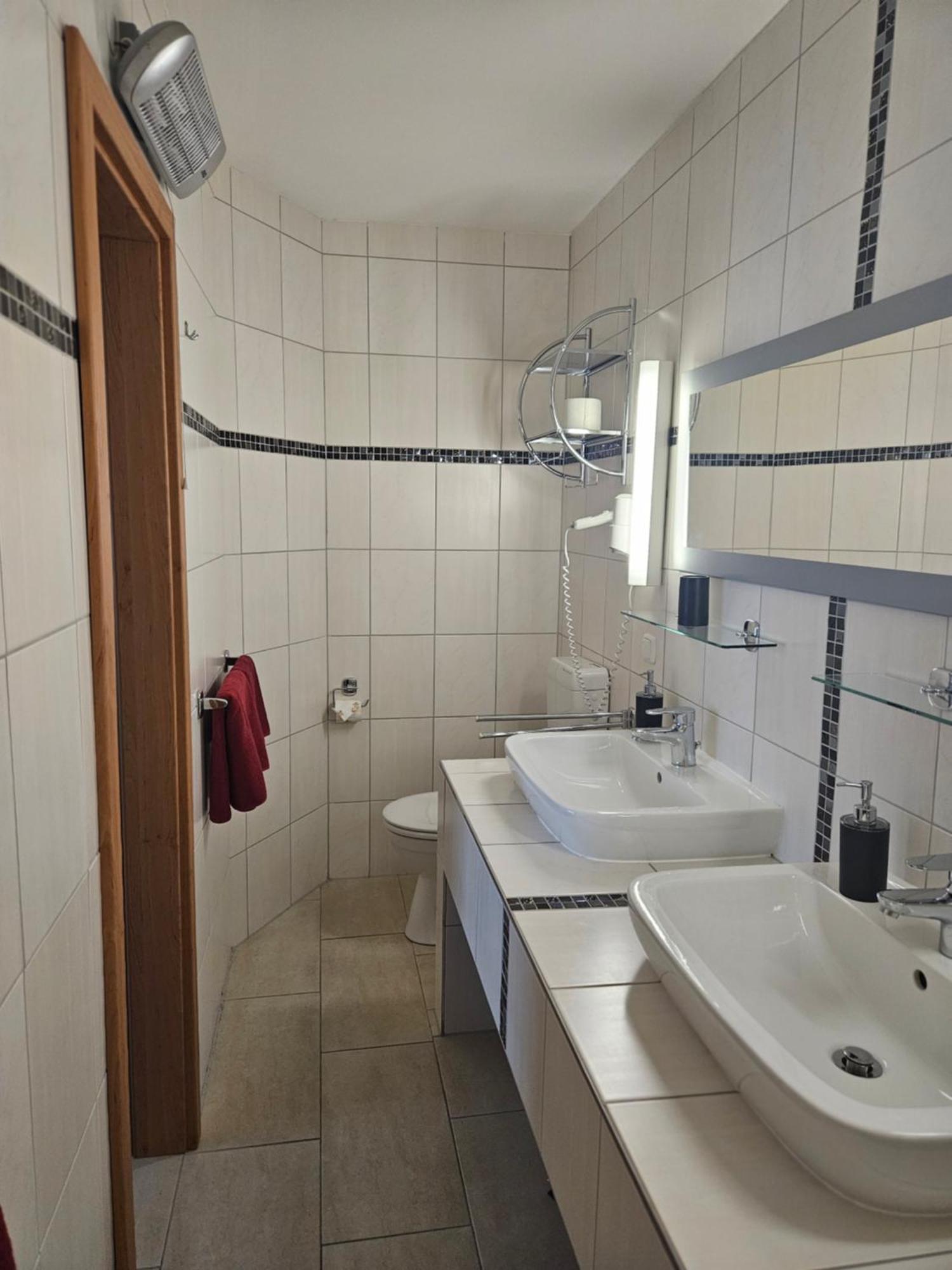 Hotel Zur Krone 하셀펠데 외부 사진