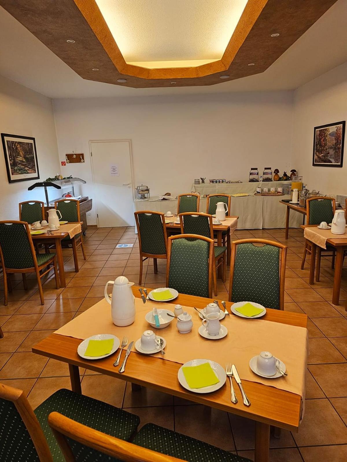 Hotel Zur Krone 하셀펠데 외부 사진