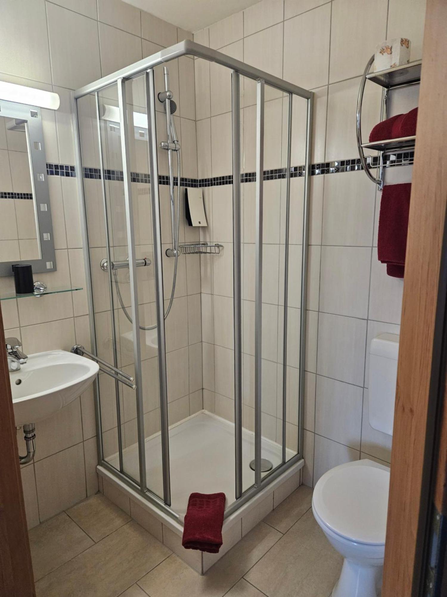 Hotel Zur Krone 하셀펠데 외부 사진