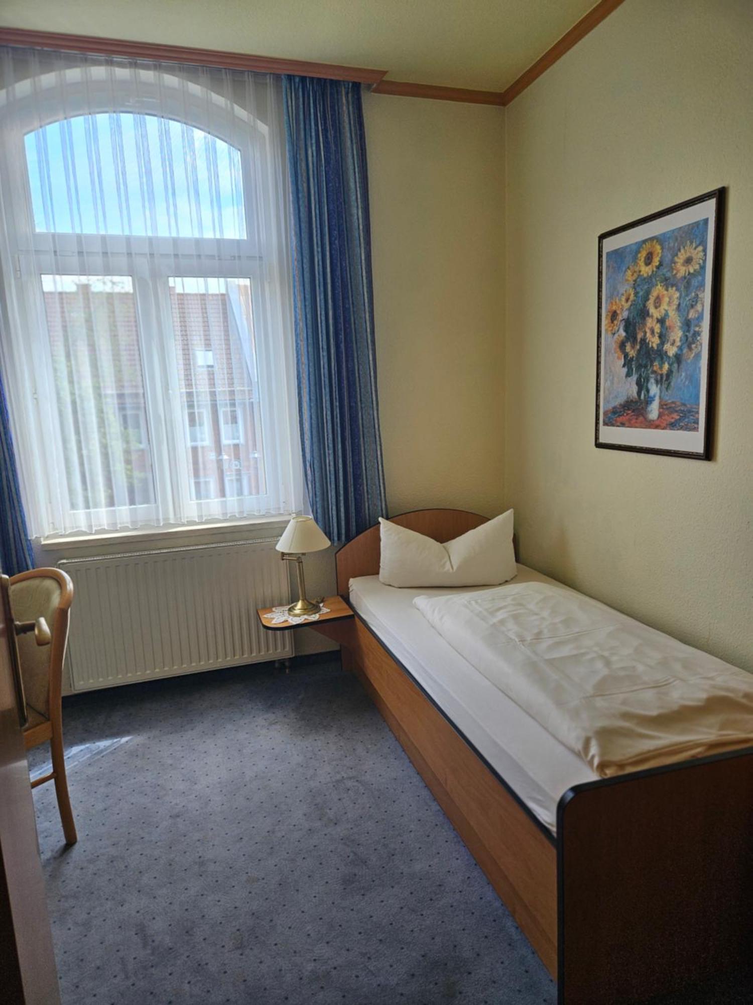 Hotel Zur Krone 하셀펠데 외부 사진